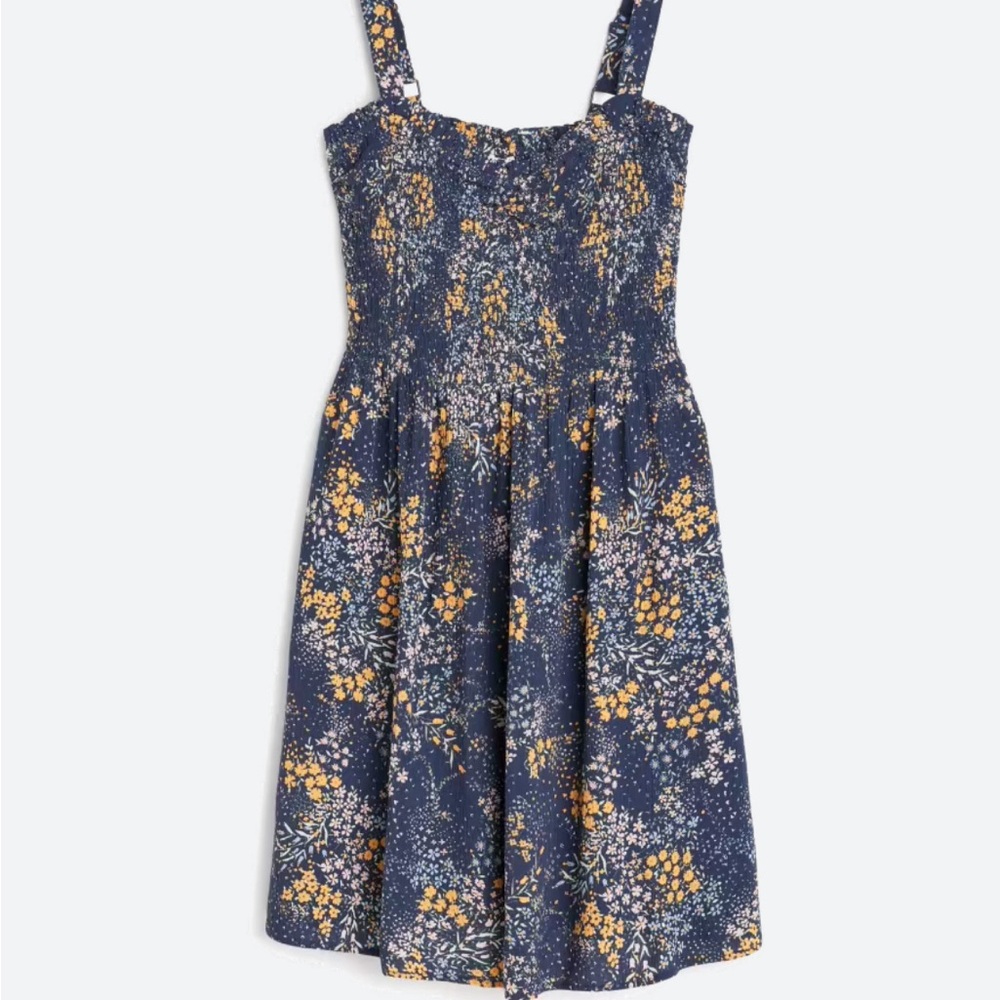 Market & Spruce dress. Yara smocked sweetheart dress.